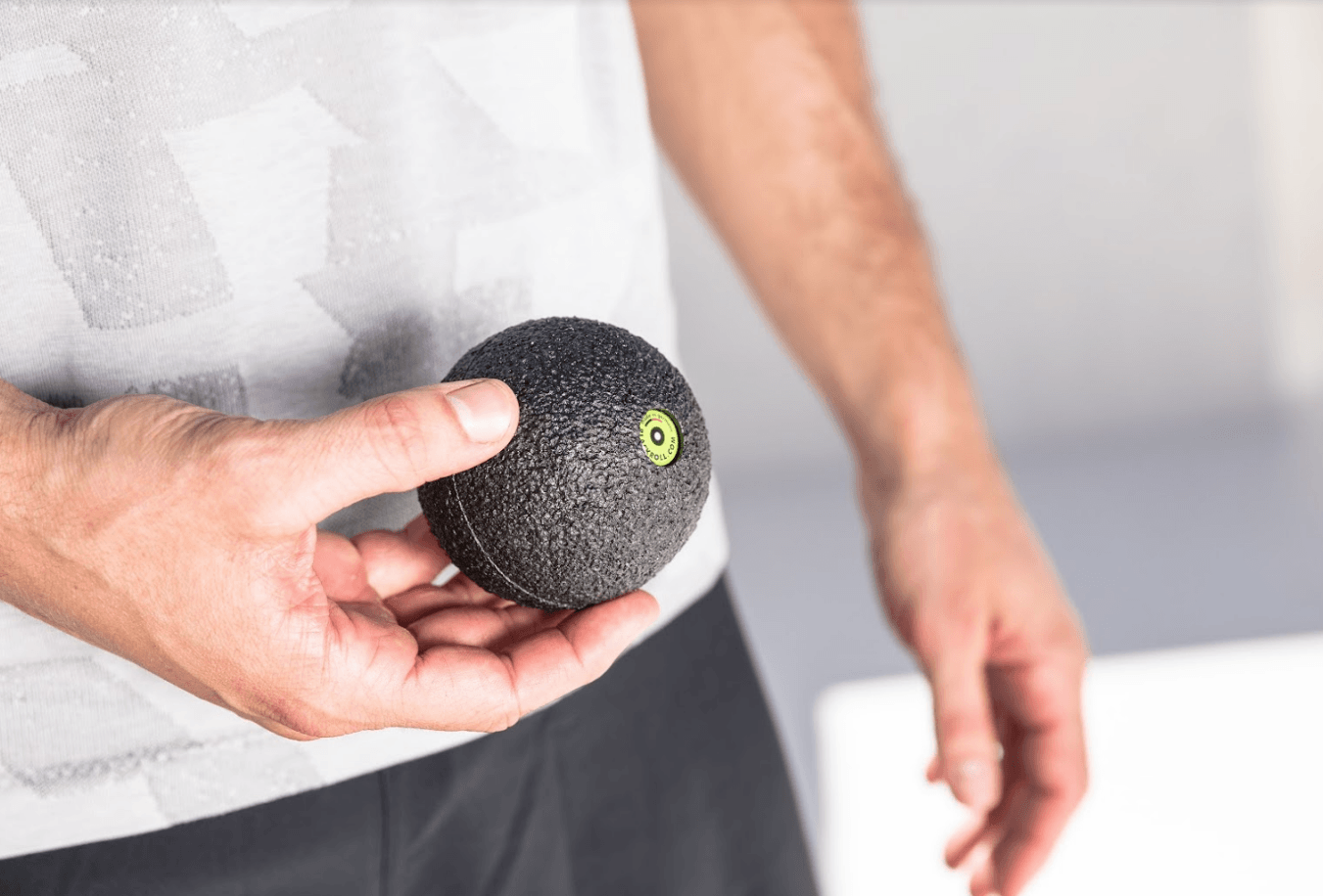 Large Trigger Point Massage Ball Deep Tissue Massage 12cm Black Large Trigger Point Massage Ball Deep Tissue Massage 12cm Black
